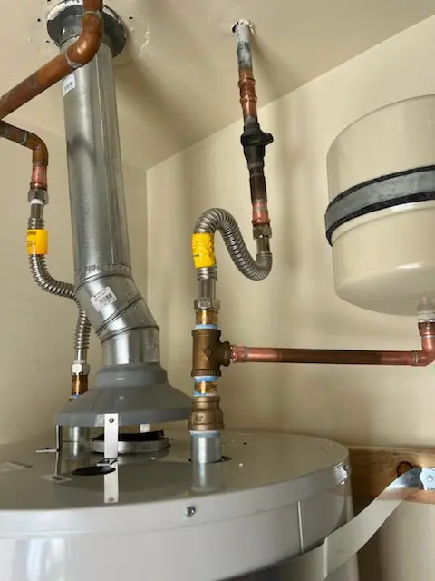 Water heater installation and plumbing repair in Glen Toro